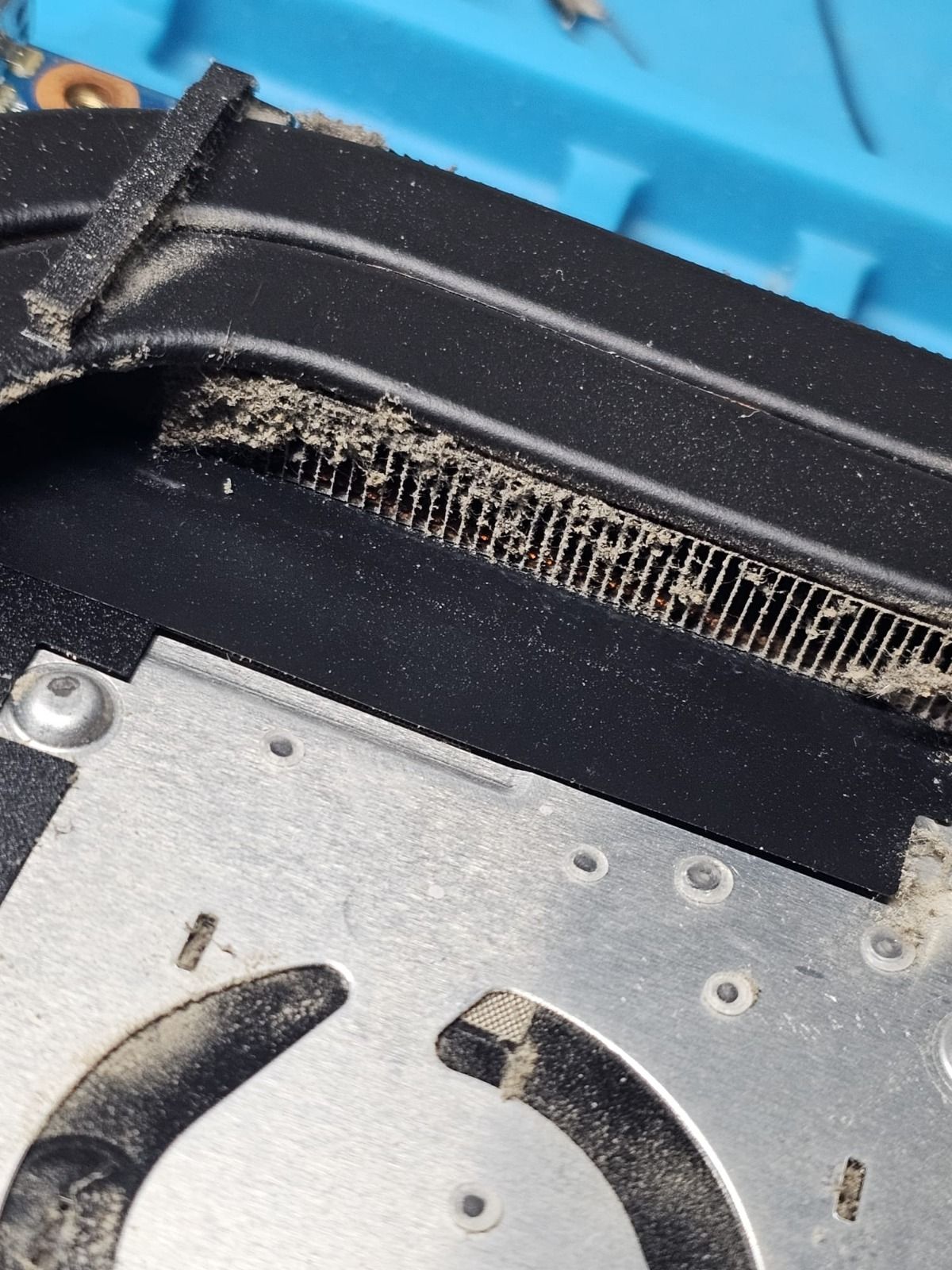 Laptop heatsink blocked with dust
